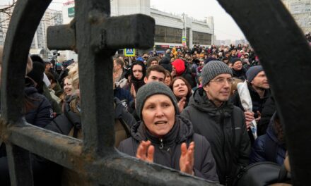 Többeket őrizetbe vettek Navalnij temetésén