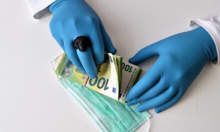 Korrupt boncmestereket helyeztek vád alá Magyarországon