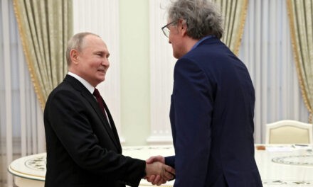 A Kremlben fogadta Kusturicát Putyin