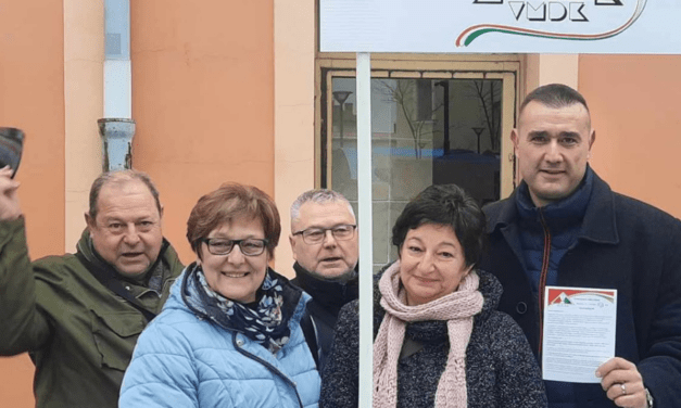 VMDK: A vajdasági magyarok elutasítják Pásztor és Šešelj koalícióját!