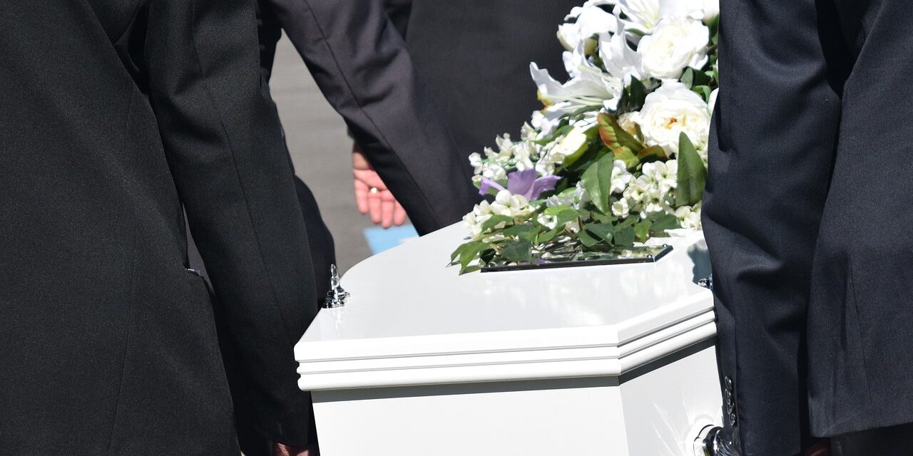 Több mint húsz évig fizette saját temetése költségeit, családja mégis borsos árat fizetett miután meghalt
