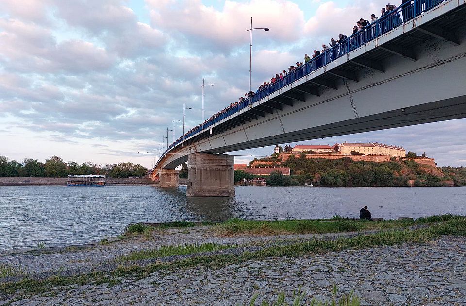 „Továbbra sem tudtuk megfékezni az erőszakot” – Megemlékezést tartanak ma Újvidéken