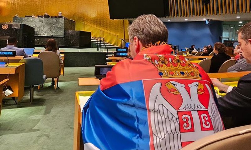 Mit mond a törvény Vučić zászlóviseléséről?