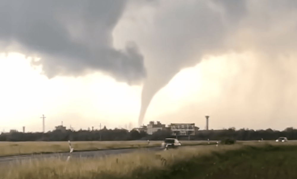 Tornádó ért földet Szombathely közelében (Fotók+Videó)