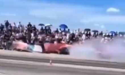 Nézők közé csapódott egy autó az eszéki utcai versenyen (Videó)