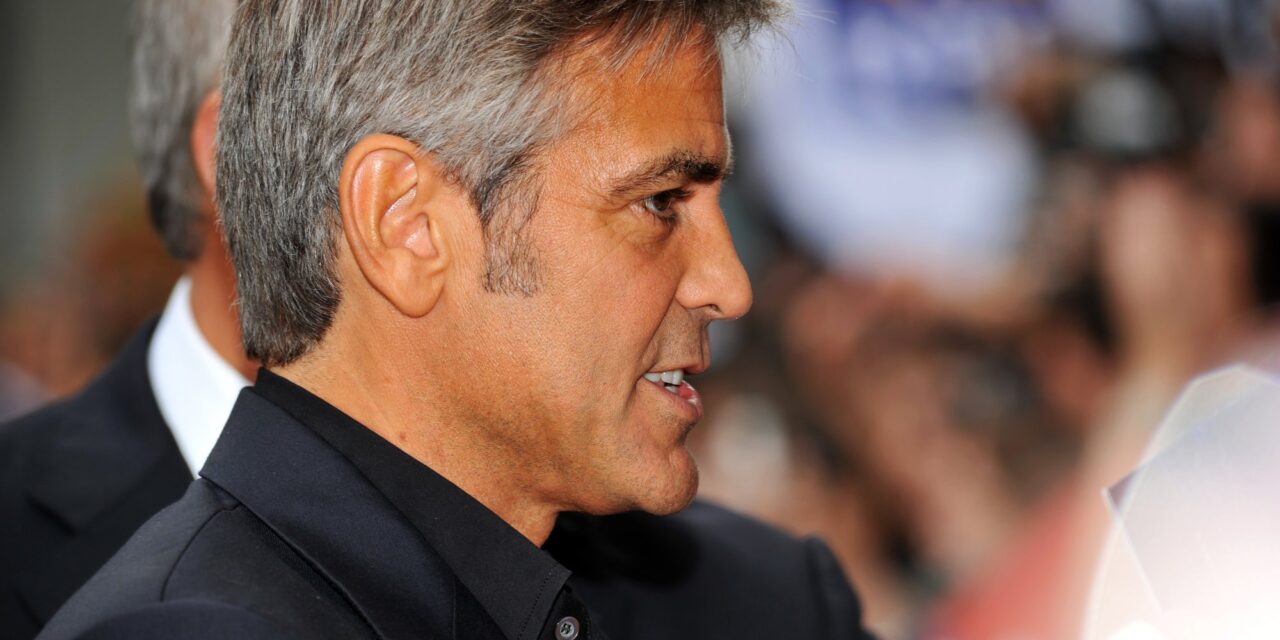 George Clooney is visszalépésre szólította fel Joe Bident