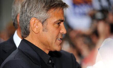 George Clooney is visszalépésre szólította fel Joe Bident