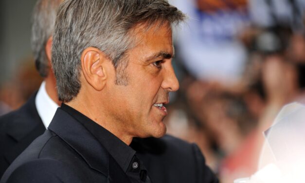 George Clooney is visszalépésre szólította fel Joe Bident