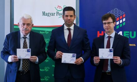 Alkalmi bélyeg kibocsátásával köszönti a Magyar Posta a magyar uniós elnökséget (Fotók)