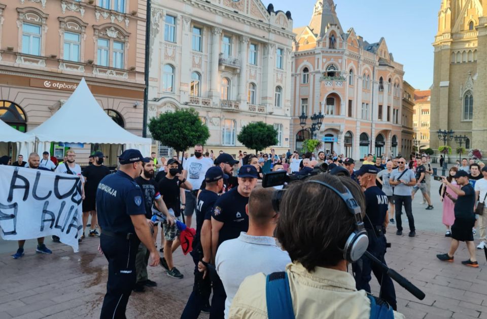 Újvidéken összecsaptak az antifasiszták és a szélsőjobbosok (Videó)