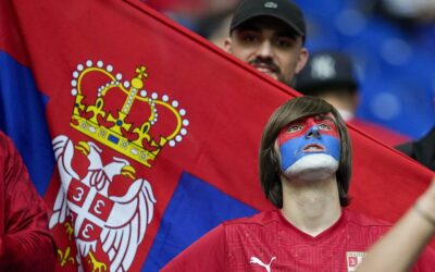 Az UEFA Szerbiát és Magyarországot is harmincezer euróra büntette a szurkolók viselkedése miatt