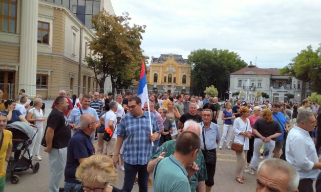 Lítiumellenes tüntetés kezdődött Szabadkán (is)