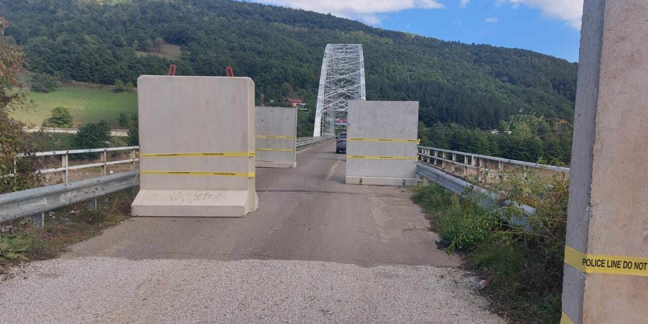 A koszovói rendőrség elbarikádozta a brnjaki hidat