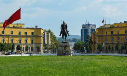 A Vatikánhoz hasonló államot hoznának létre Tiranában