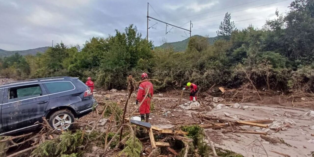 Szerbiai mentőcsapat is keresi a boszniai áradásokban eltűnt személyeket (Fotók)