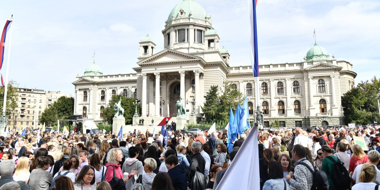 A szakszervezet az üzente a tanároknak, hogy rokonaikat is vigyék ki a tüntetésre