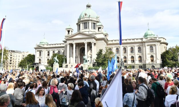 Oktatási szakszervezetek: A hatalom megint becsapott bennünket