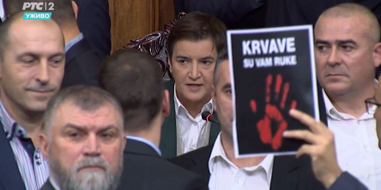 A botrány ellenére a parlament percek alatt végigment minden napirendi ponton