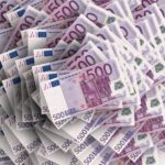 A tüntetések közepette egymilliárd euróval adósodott el az ország