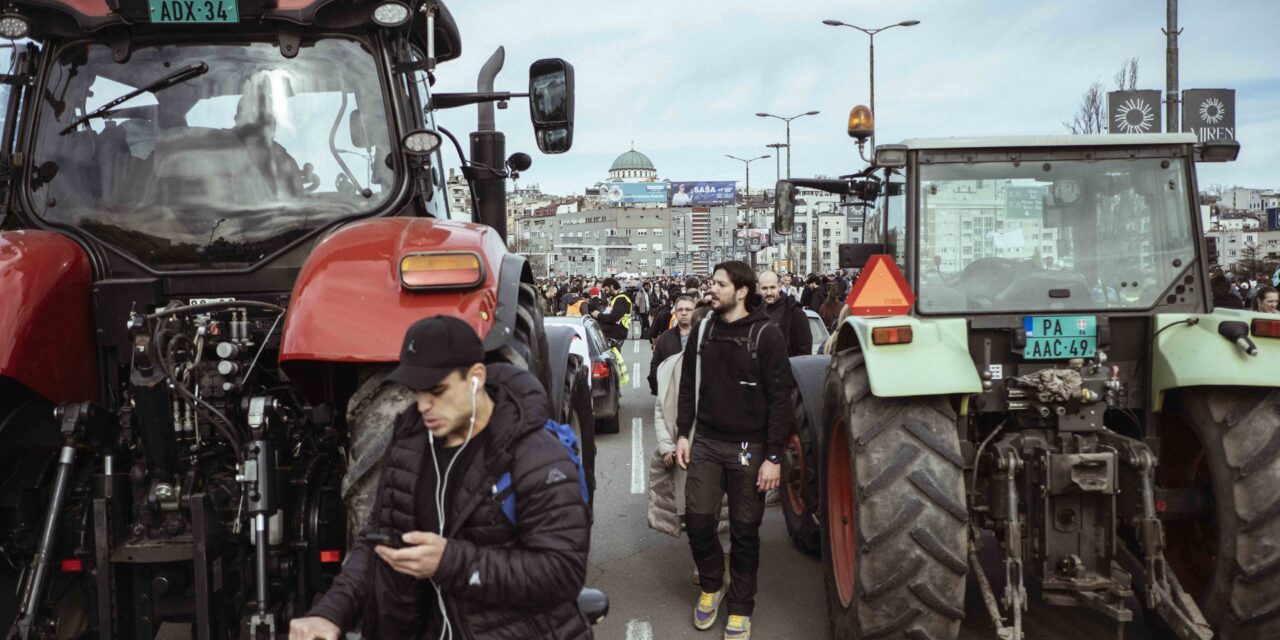 Nem teljesítették a követeléseket, blokád alatt Belgrád legforgalmasabb csomópontja (Fotóriport)