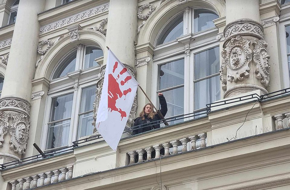 Blokád alatt az újvidéki Városháza