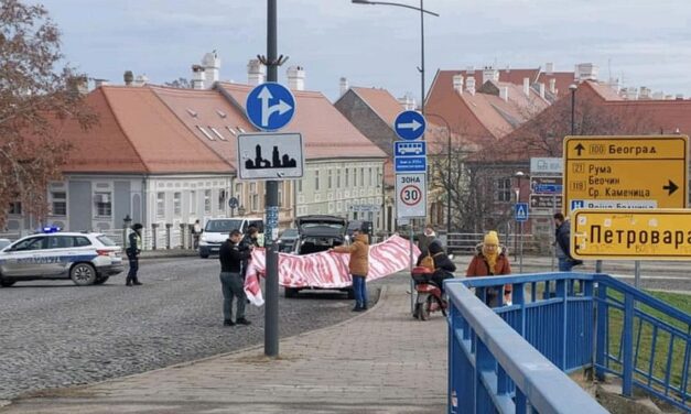 Vajdasági Köztársaság transzparens jelent meg Újvidéken