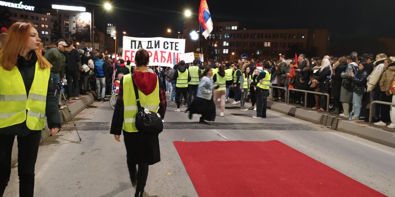 Vörös szőnyeggel várták belgrádi kollégáikat az újvidéki egyetemisták