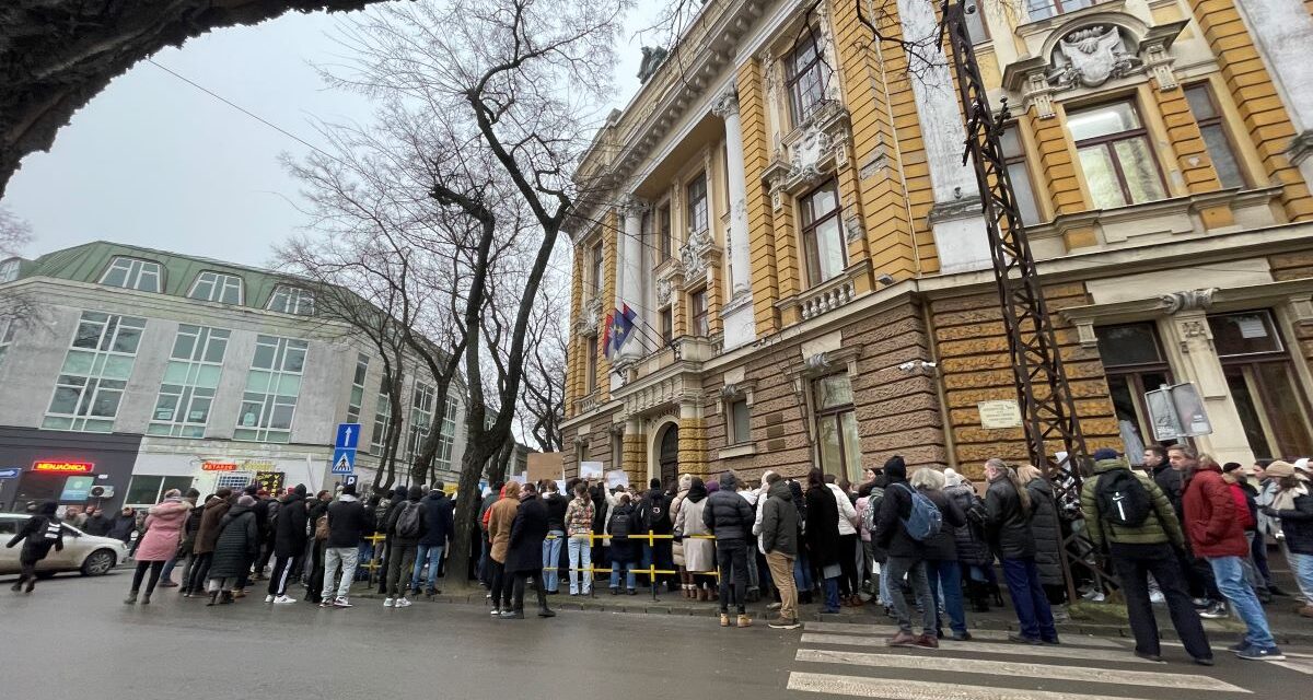 Đukić Dejanović: Az iskolák mindössze négy százaléka van blokád alatt, a többiben van tanítás