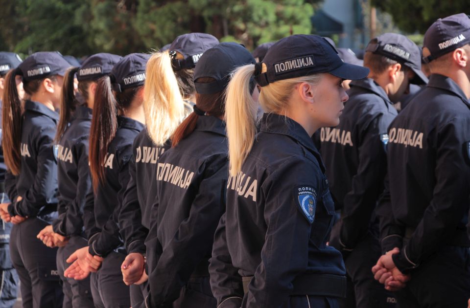 Fizetésemelést kapnak a rendőrök