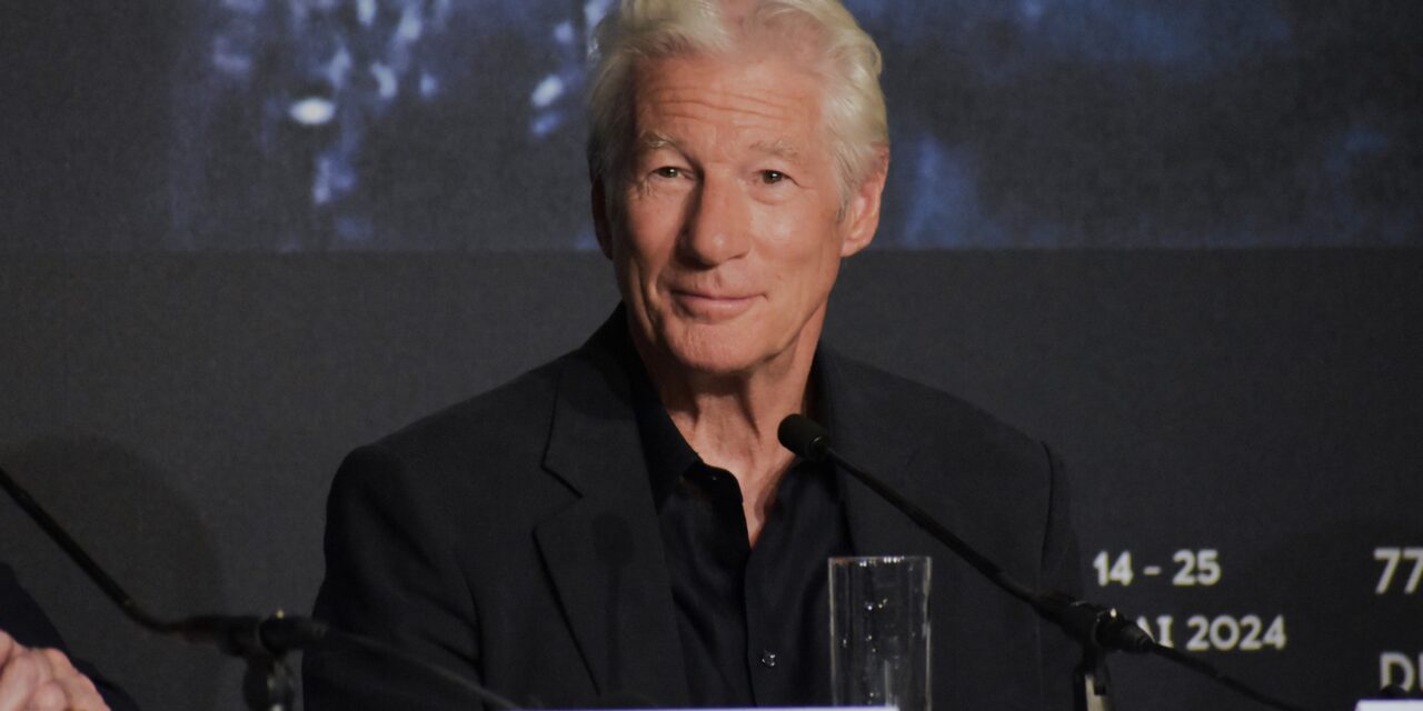 Richard Gere szerint egy bűnöző az Egyesült Államok elnöke