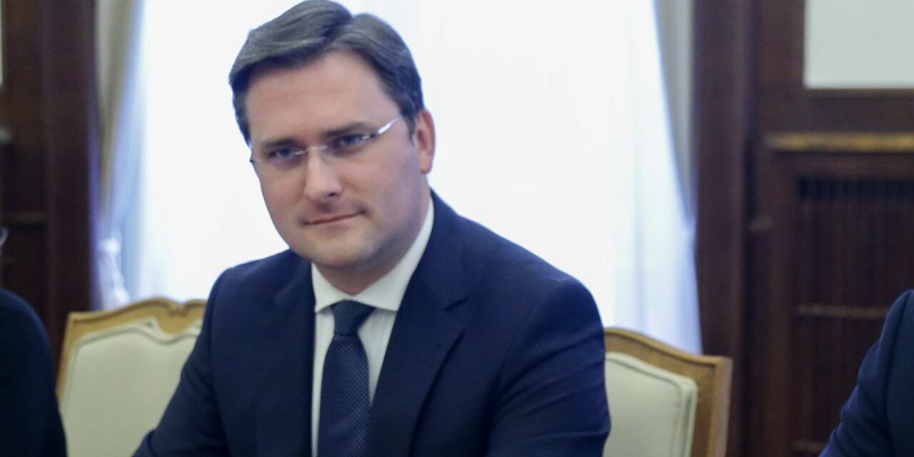 A művelődési miniszter elleni büntetőeljárás elindítását követelik a demokraták