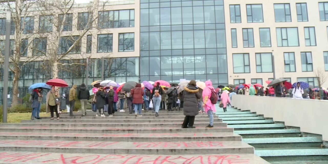 Véget ért a köztévék blokádja