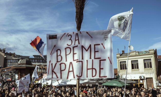 Egyetemisták Vučićnak: Ha annyira biztos vagy a győzelemben, írd ki a választásokat, te gyáva!