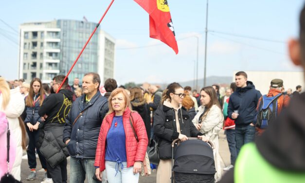 Nišben öt hidat vettek blokád alá az egyetemisták