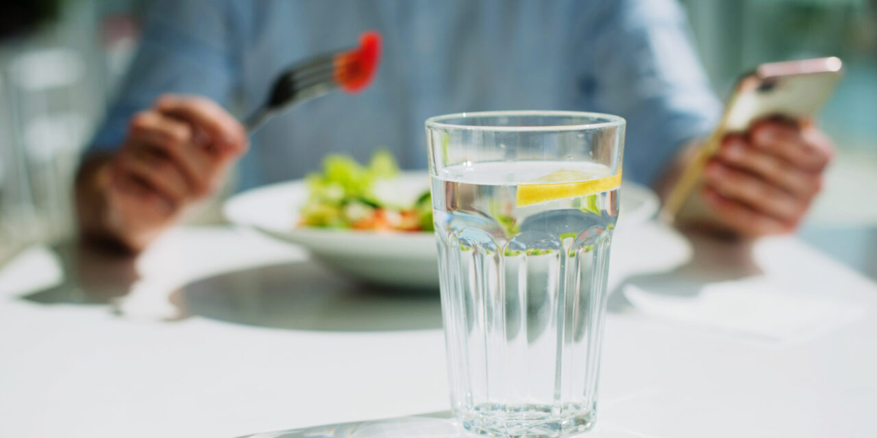 Vízfogyasztás étkezéskor