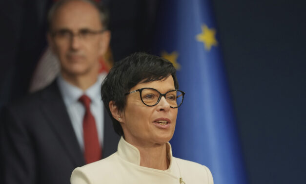 Kos: Az EU elvárásai nagyon közel állnak ahhoz, amit a tiltakozó emberek követelnek