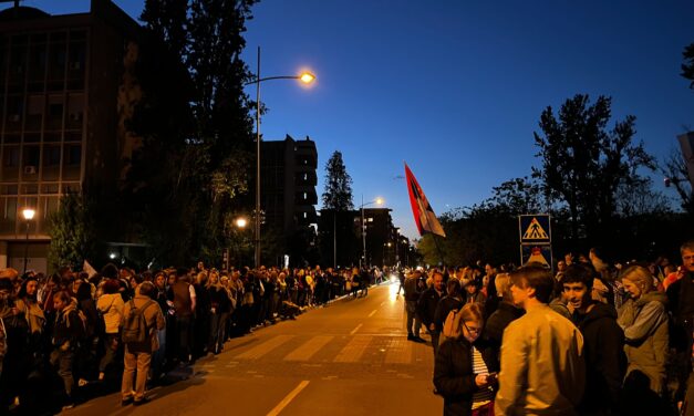 Így várják Újvidéken a Strasbourgig kerékpározó egyetemistákat