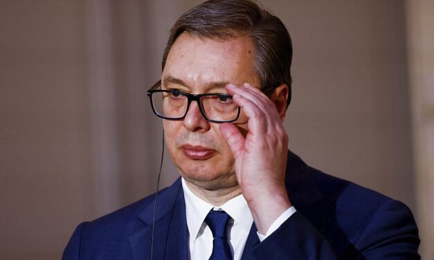 Vučić elnök megérkezett Moszkvába