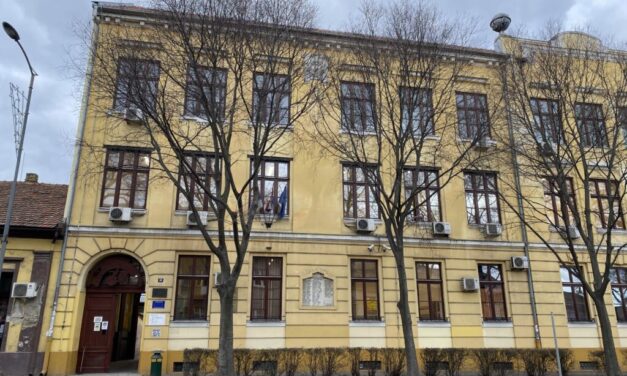 Bizonytalanság az új tanév előtt: A Politechnikai Iskola kollektívája kiáll a leváltott igazgató mellett