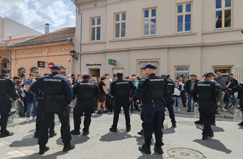 Kellemetlen fogadtatásban részesült a miniszterelnök első újvidéki látogatásán