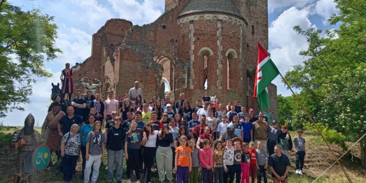 Élő történelemóra volt Aracson