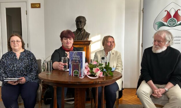 <span class="entry-title-primary">Szabadkai családtörténet</span> <span class="entry-subtitle">Bemutatták Földi Erzsébet Tükörkép háttérrel című emlékiratát</span>