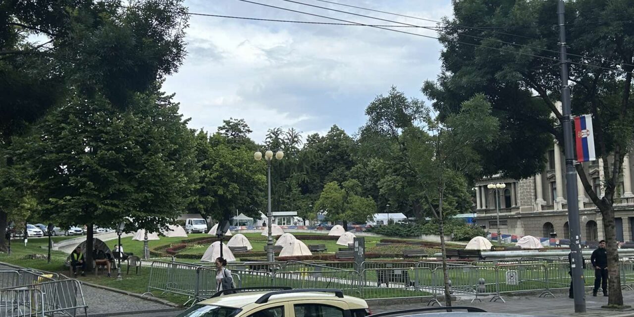 Ćacilend tovább terebélyesedik