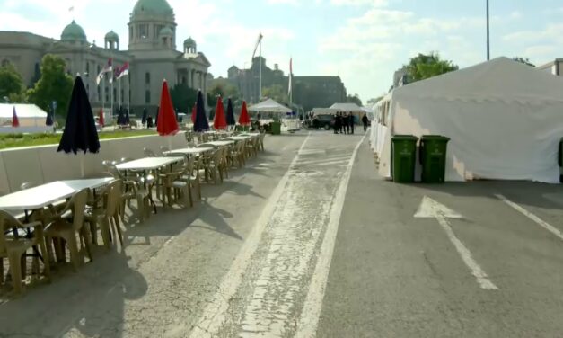 Tiltakozó megmozdulások Újvidéken és Belgrádban, szaporodnak a sátrak Ćacilendben