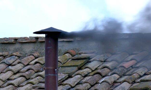 Ismét fekete füst szállt fel a kéményből