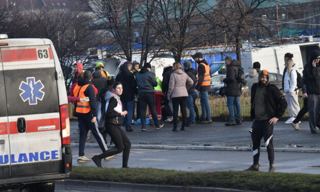 A fogdában öngyilkosságot kísérelt meg a tüntetőket gázoló lány
