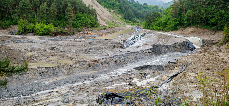 Átszakadtak az utolsó gátak is, teljesen elárasztotta a víz a parajdi sóbányát