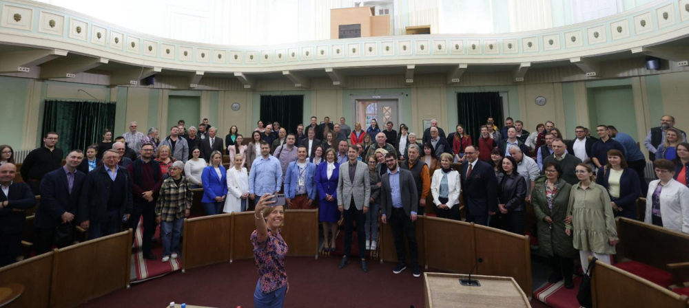 Már a VMSZ-esek is lájkolják a pártelnök bejegyzése alatti bíráló hozzászólásokat