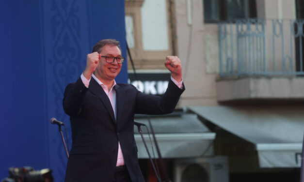 Vučić nagyon boldog, hogy épül a nemzeti stadion