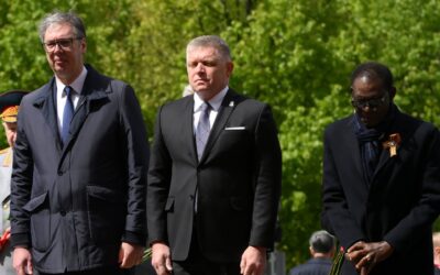 Putyin szóvivője hősnek nevezte Vučićot és Ficót, amiért elmentek Moszkvába